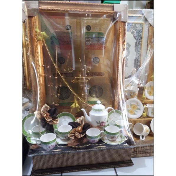 

Parcel Lebaran Kaligrafi + Tea set