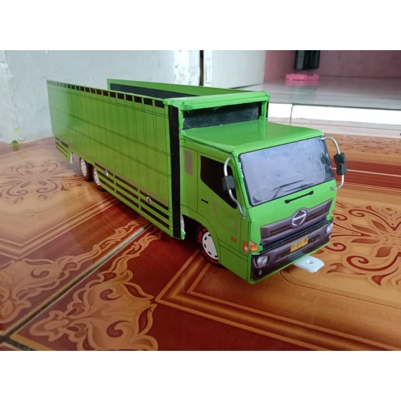 Miniatur truk hino ranger 500 bisa belok