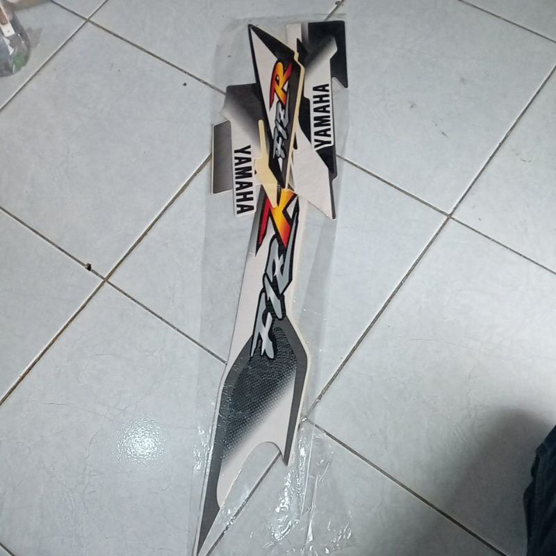 striping list stiker fizr