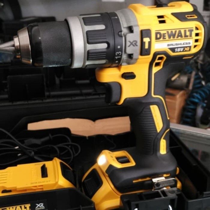 Mesin bor cordless brushless hammer drill 18v Dewalt DCD796 DCD796D2