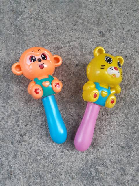 Kerincingan Bayi Karakter isi 2 pcs Mainan Baby Rattle Anak Kerincing