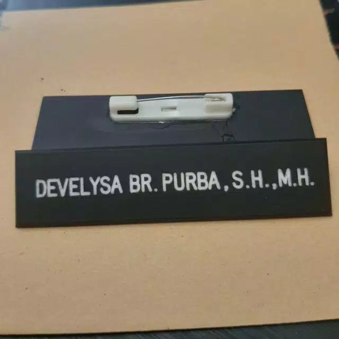 

Gaya Papan Nama Dada Pdh Pns Siswa Name Tag Gravo Akrilik Hitam Dove Hemat