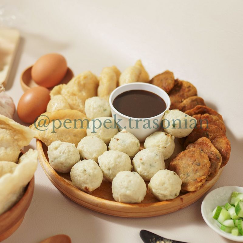 

Pempek Palembang Enak Murah (25 pcs campur kecil + 3 pcs selam besar)Keluarga Kecil