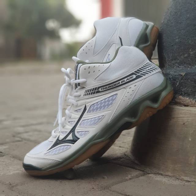SEPATU VOLLY MIZUNO THUNDER BLADE MID WHITE BLACK