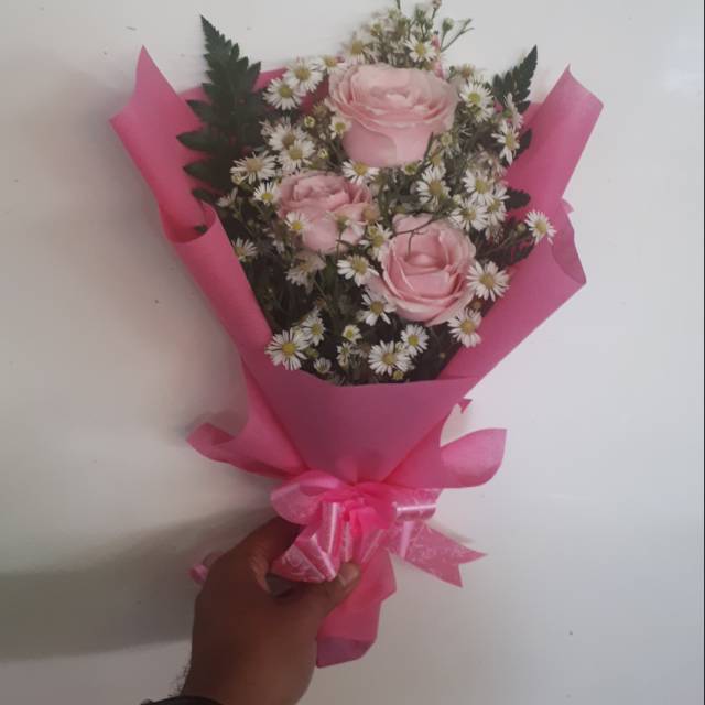 Buket bunga/bunga wisuda/hand bouquet/mawar asli/ulangtahun