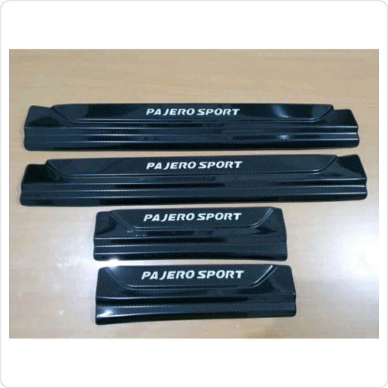 Siĺl Plate Samping Pajero New Stanles Carbon With Lamp