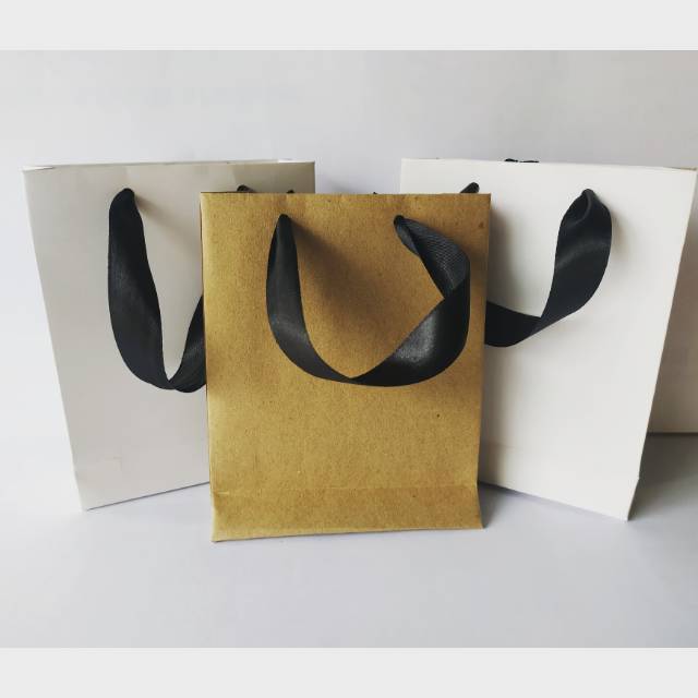 

Paperbag custom logo cetak sesui brand toko nama produk