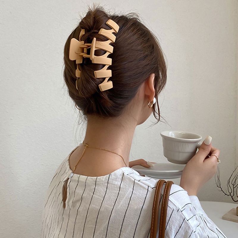 Jepit Rambut Bentuk Hiu Ukuran Besar Untuk Kepala