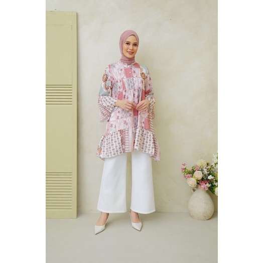 Wearing klamby Caroline Tunik in Bay leaf (M)