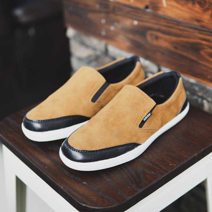 sepatu pria slop casual adidas advantage tan slip on suede murah