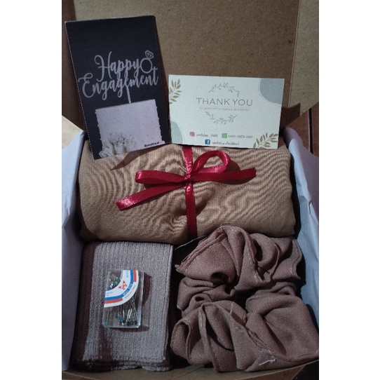 

HAMPERS HIJAB HAMEPRS MURAH KADO ULANGTAHUN KADO HARI IBU KADO SPESIAL GIFT BOX