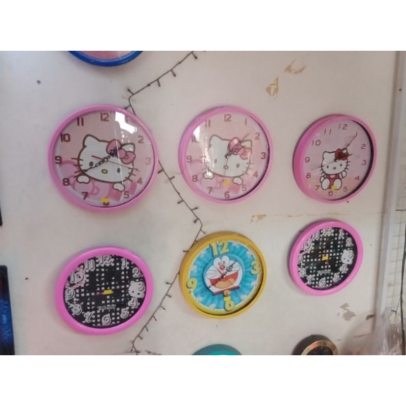 JAM DINDING KARAKTER