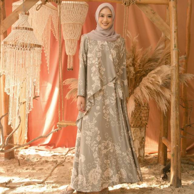 Gaharu Dress Wearing Klamby