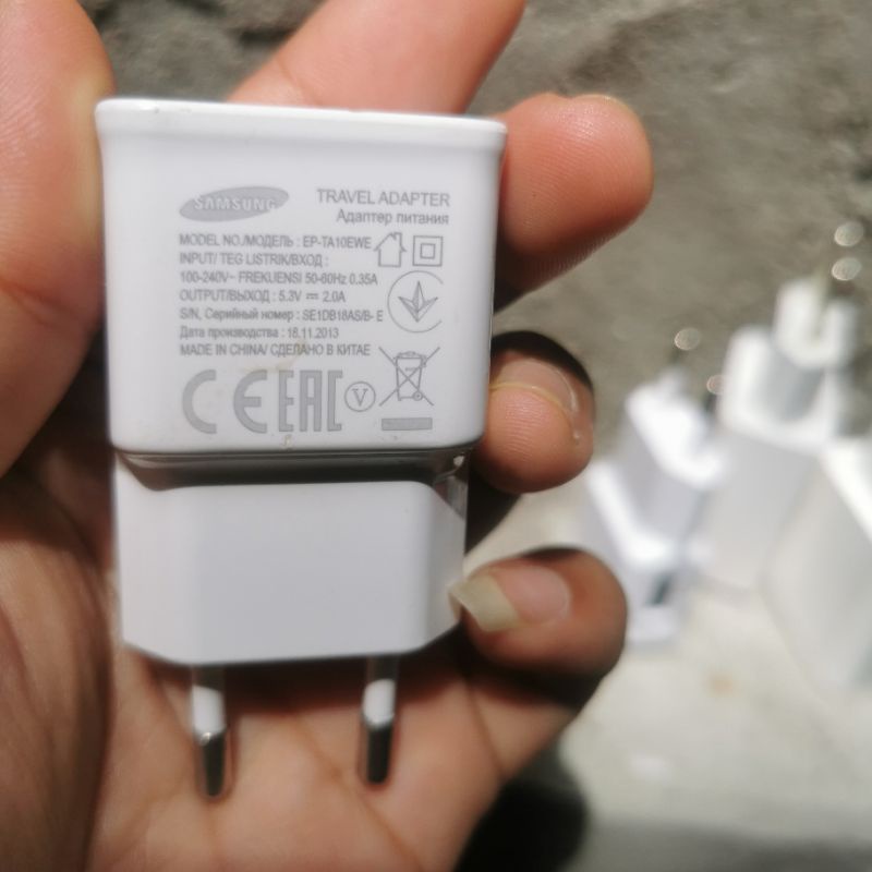 Travel Adaptor Samsung 5V 2A bekas Tab lama. bawaan hp original punya