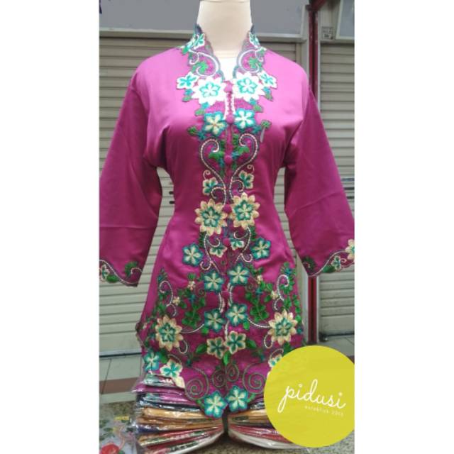 Kebaya encim bordir kombunasi warna