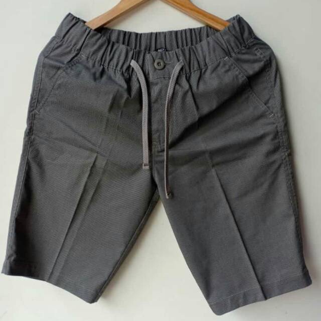 Celana pendek Altic