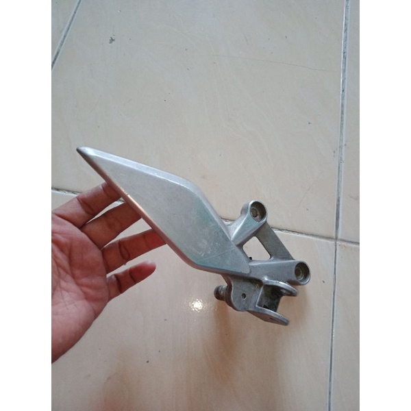 Postep Footstep Dudukan Pijakan Kaki Depan Kanan Honda Cb150R Old CB150R OLD CB 150R Lama STREETFIRE