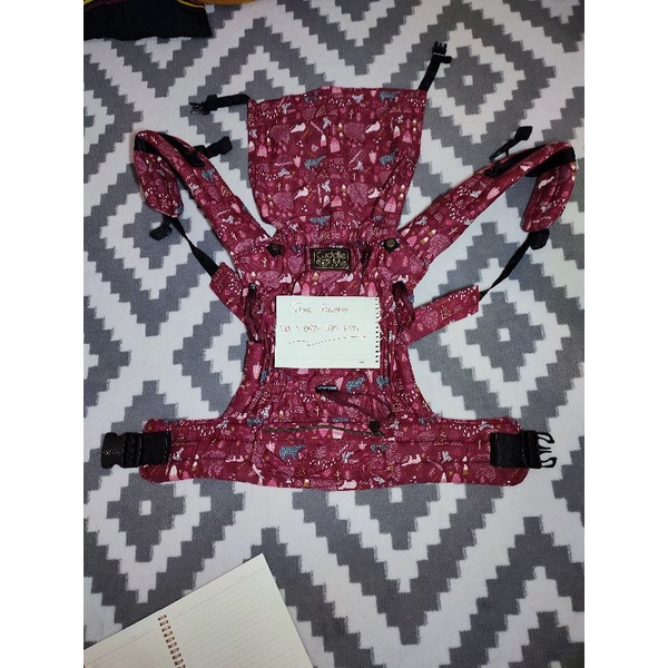 Levana Carrier Maroon (PreLoved)