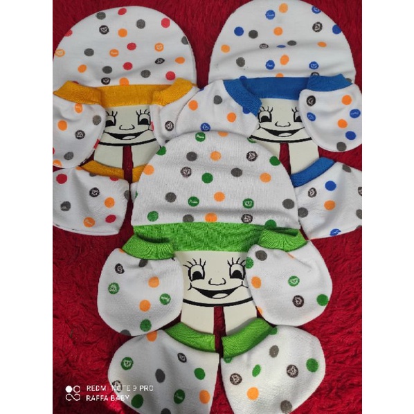 SETT TOPI + SARUNG TANGAN &amp; SARUNG KAKI BAYI MOTIF POLKADOT