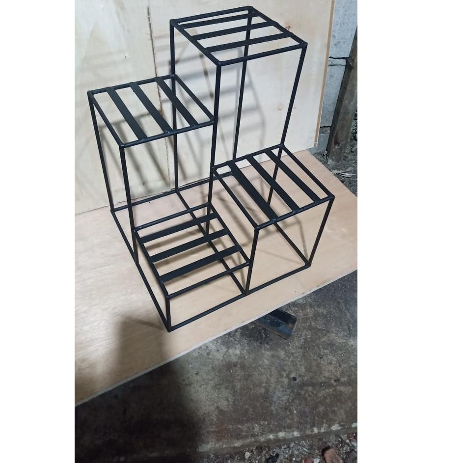 7.7 Rak Pot Besi 4 Susun Persegi Kokoh Untuk Tanaman