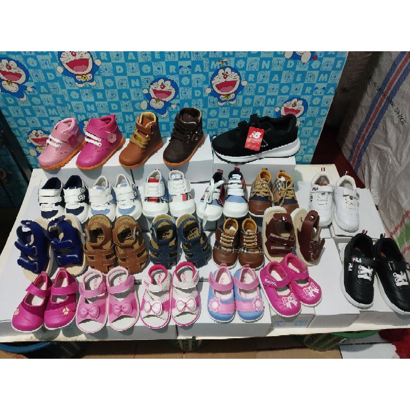 Obral sepatu kets anak Filla