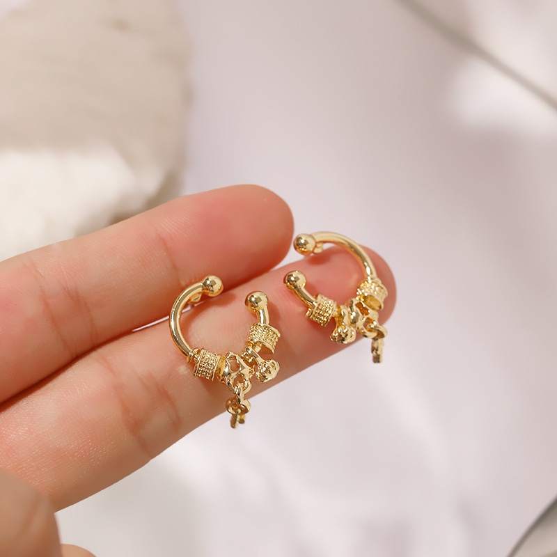 Anting-anting Korea fashion style desain CINTA kunci anting-anting 2021 multi-plain niche online mer