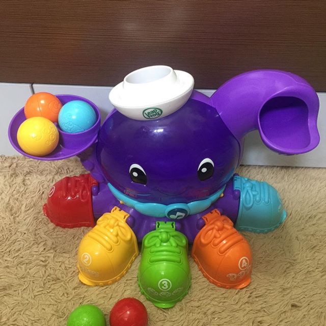 Leapfrog Peek A Shoe Talking Octopus