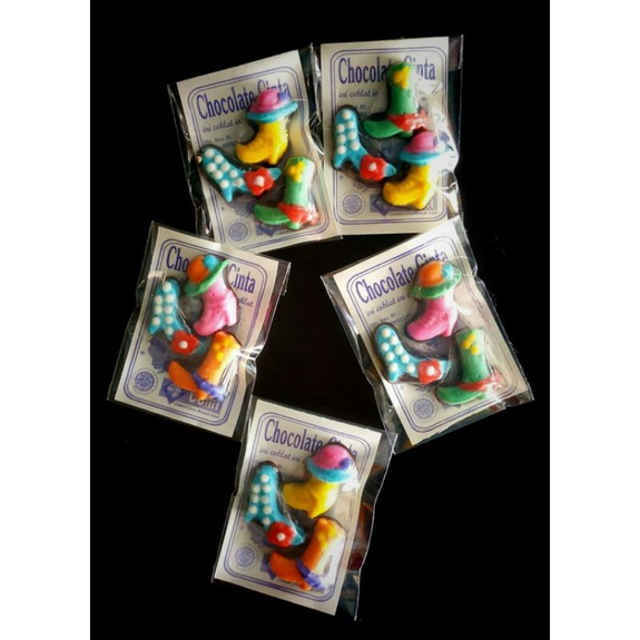 

Cokelat Sepatu" Imut