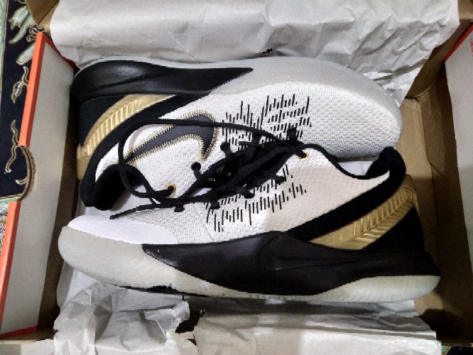 blue kyrie flytrap 2