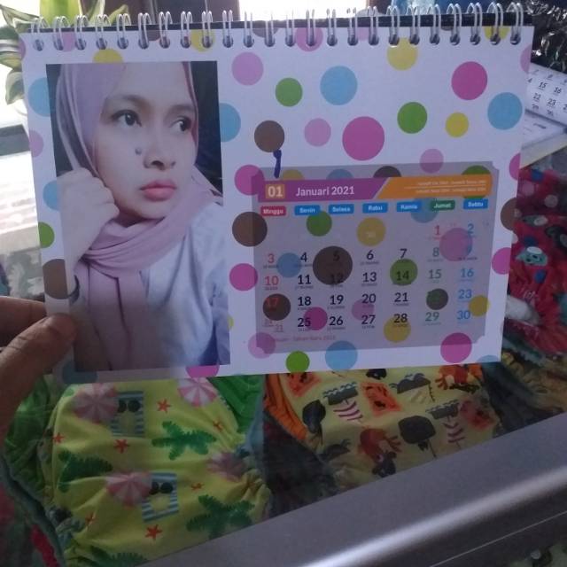 

Amplop dan kalender duduk 33.700