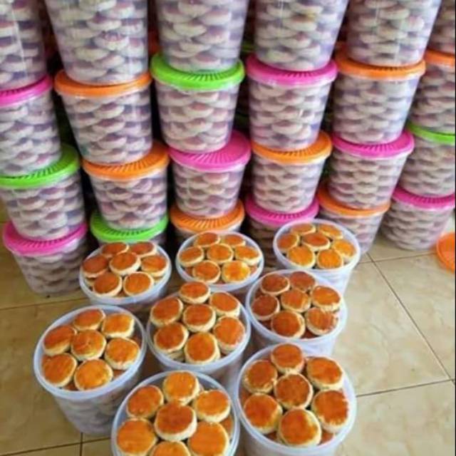 

Kue kacang toples