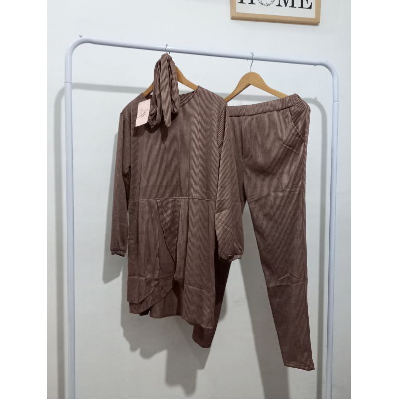 Anggifamily Setcel Oneset Knit by Clarke Clothing