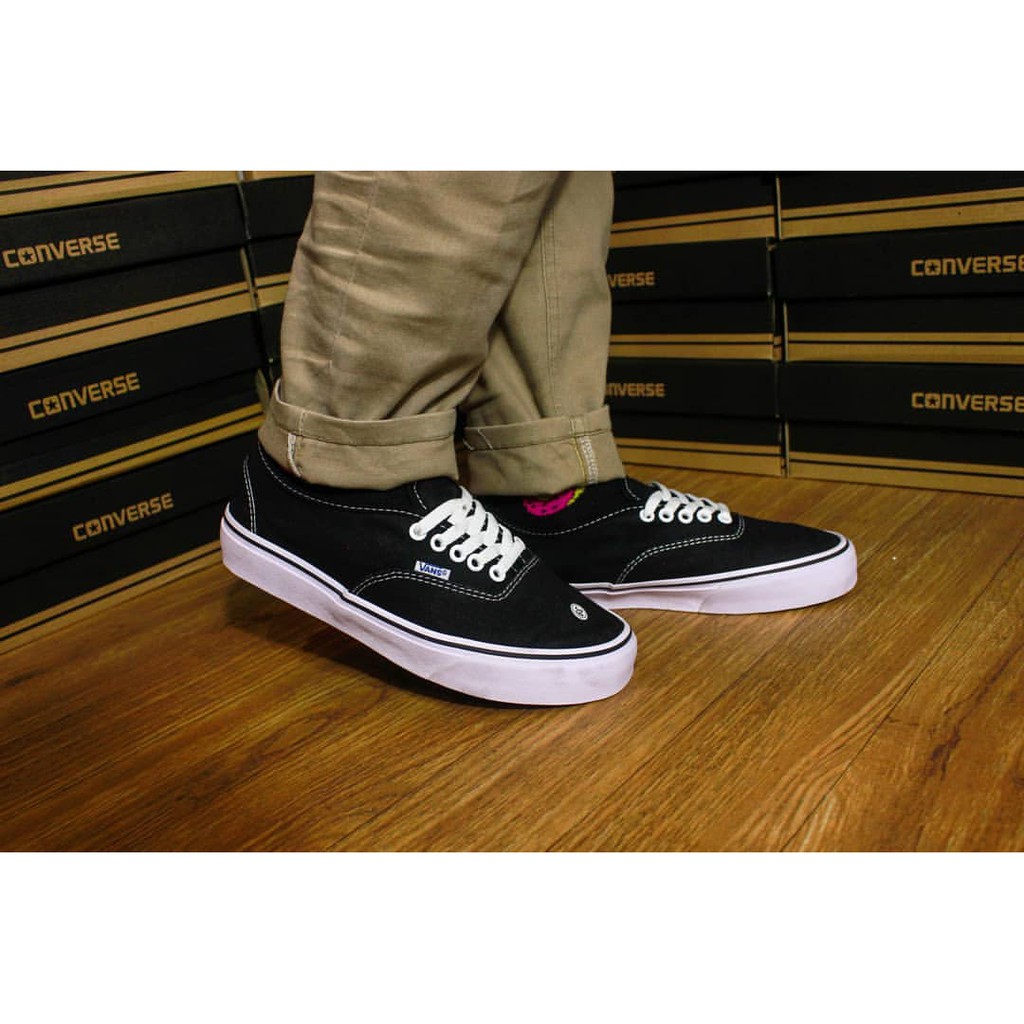 SEPATU VANS AUTHENTIC BLACK HITAM PUTIH SNEAKERS KASUAL KADO HADIAH TERMURAH KERJA KULIAH HANGOUT