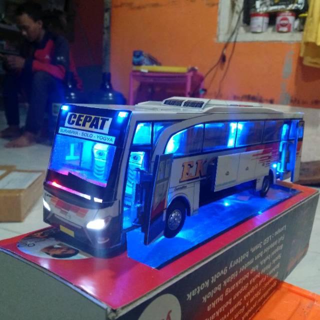 Miniatur Bus Full Strobo Eka Cepat Dari Triplek Terbaik