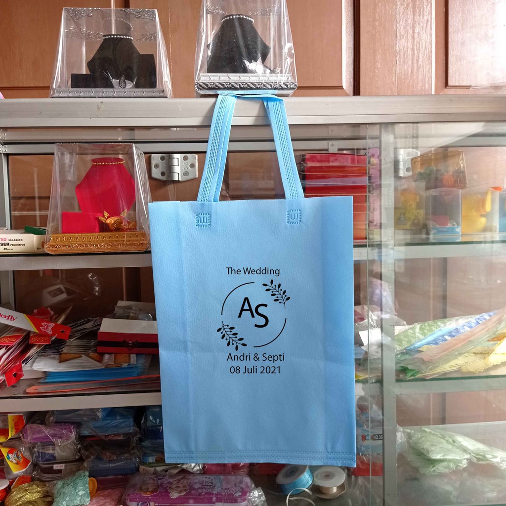 

SOUVENIR TAS GOODIE BAG SPUNBOND WALMA (30x40x9)
