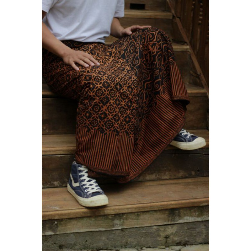 Sarung Batik Wajada Kawung Megamendung coklat