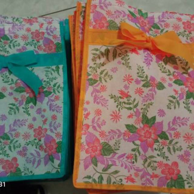 

tas hantaran motif sablon ukuran T 30 P 20 L 10.tas syukuran ,tas hajatan sablon