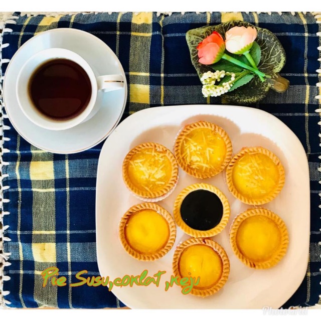 

KUE NATAL PIE SUSU CENDANA - PIE HOME MADE isi 10 pcs