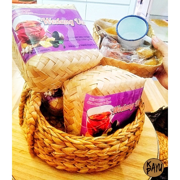 

WEDANG UWUH besek isi 7 saset dengan cangkir enamel /Minuman Herbal/Bingkisan/Hampers