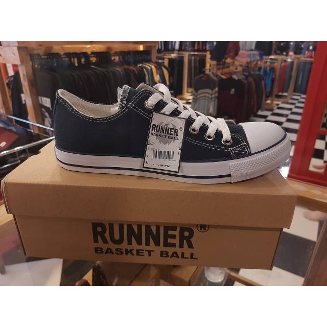 Sepatu runner