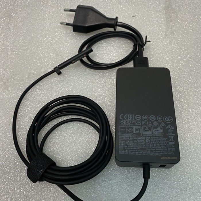 Adaptor Charger Tablet Microsoft Window Surface Pro 3 / Pro 4 12v 2.58A ORIGINAL