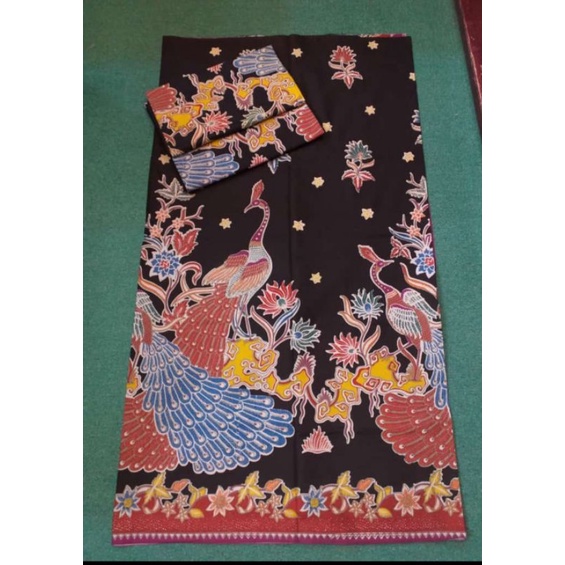 Kain batik motif burung merak