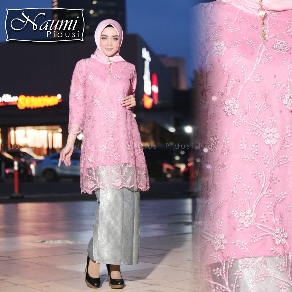 Baju kurung Naumi