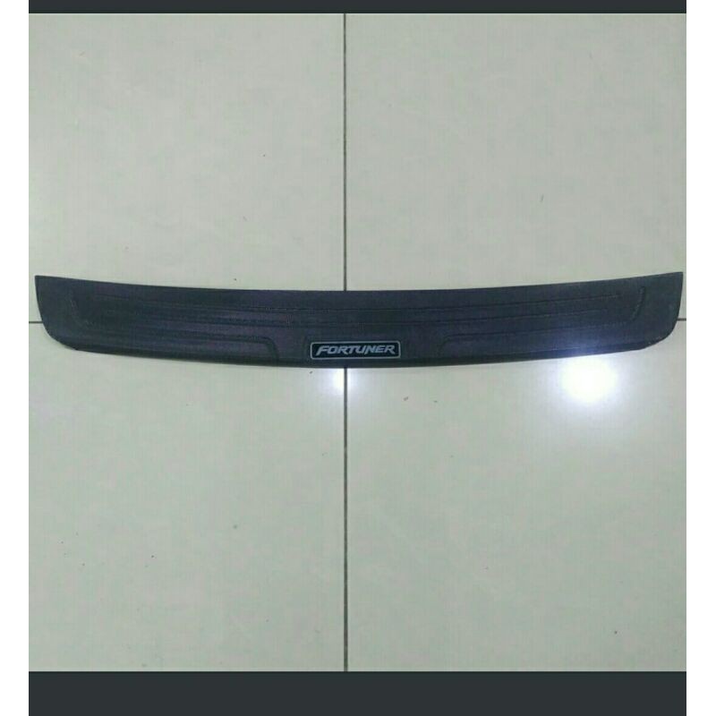 sillplate belakang fortuner lama 2005-2015