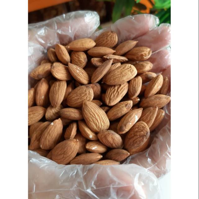 Raw Almond ( Almond Mentah ) 1Kg Premium