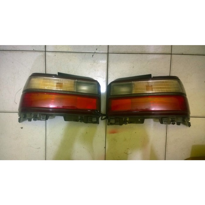 {BEKAS} Lampu Belakang Great Corolla 1995 Murah