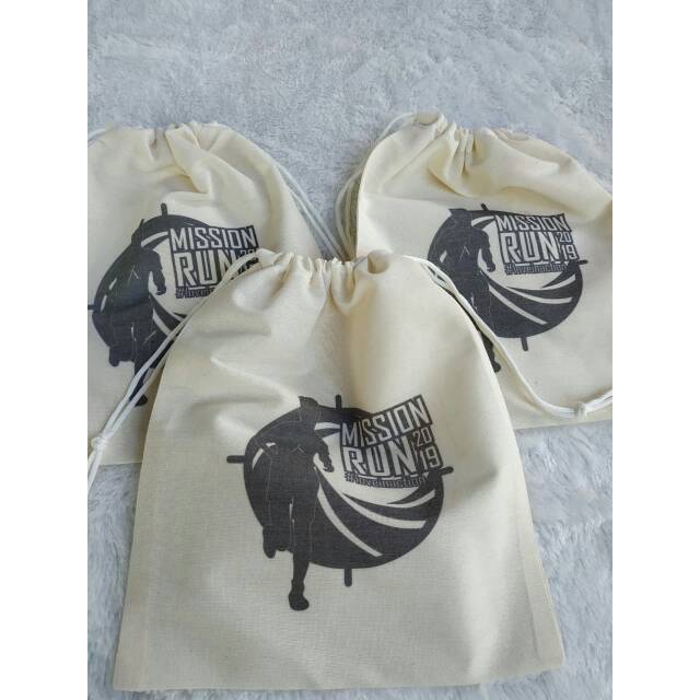 

Tas Blacu Serut ukuran 20x20 cm sablon 1 sisi 1 warna