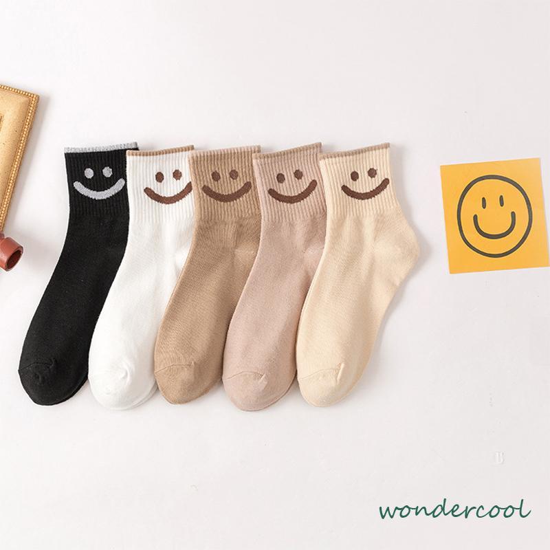 Kaus Kaki Wanita Mid-tube Cute Smiley College Style Kaus Kaki Trendi Musim Gugur Musim Dingin Musim Semi Musim Panas-Won