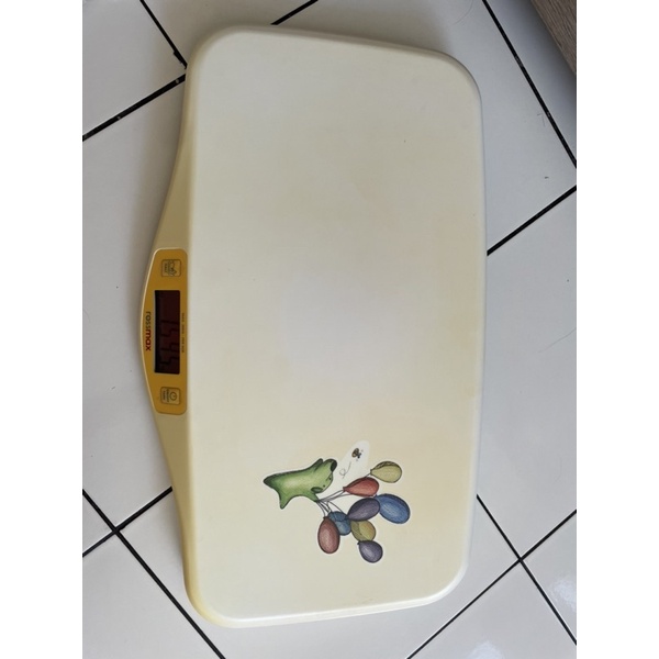 Makassar - preloved timbangan bayi digital rossmax