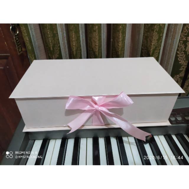 

Hardbox Kotak Kado Custom 45x20x15
